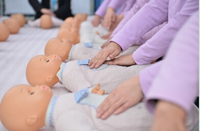 国产大鸡吧狂操日女人月嫂培训班多少钱？现在月嫂职业前景怎